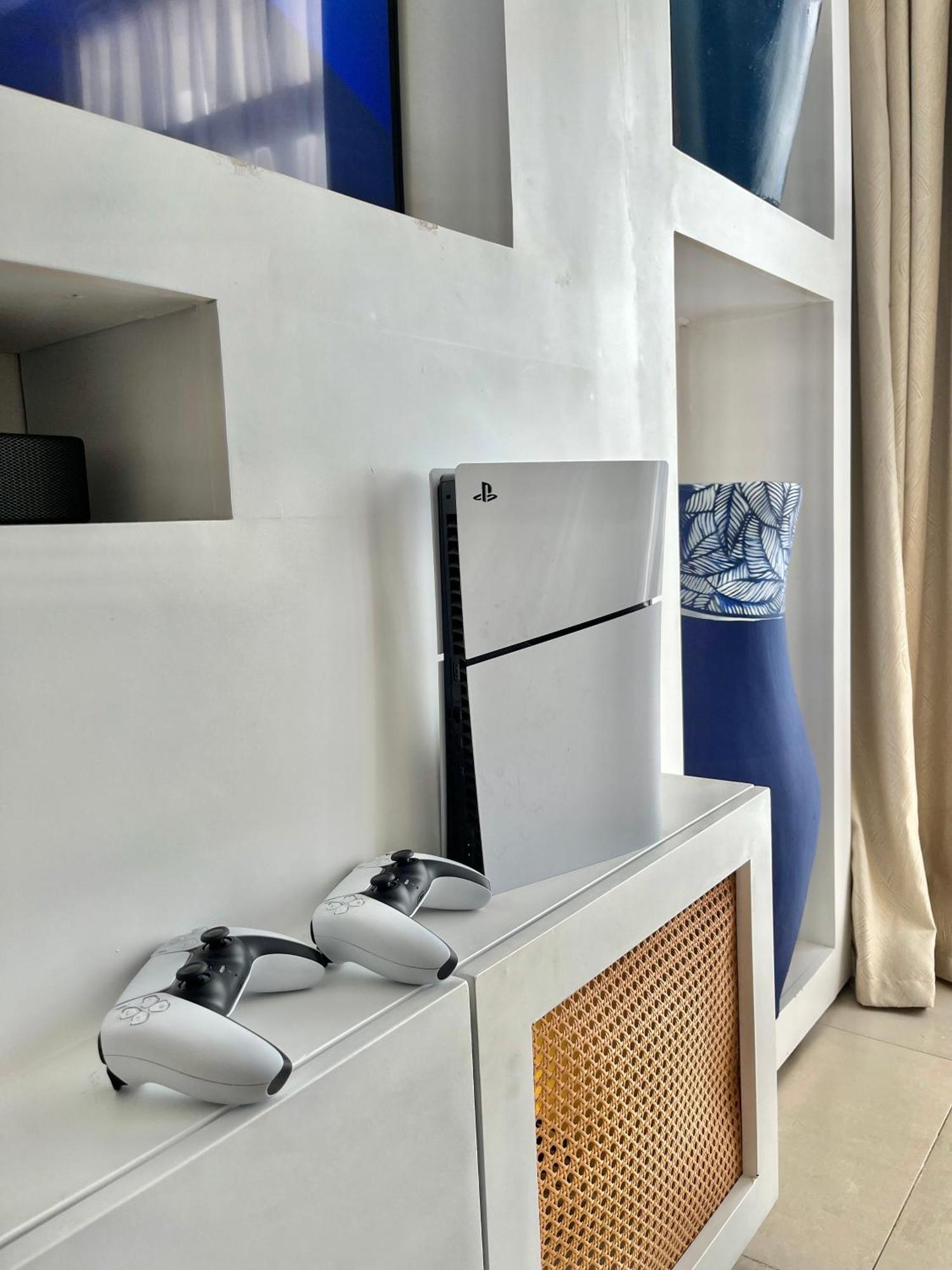 Coastalhome 75Inch Tv 5Min Drive To The City & Beach Dar es Salaam Esterno foto