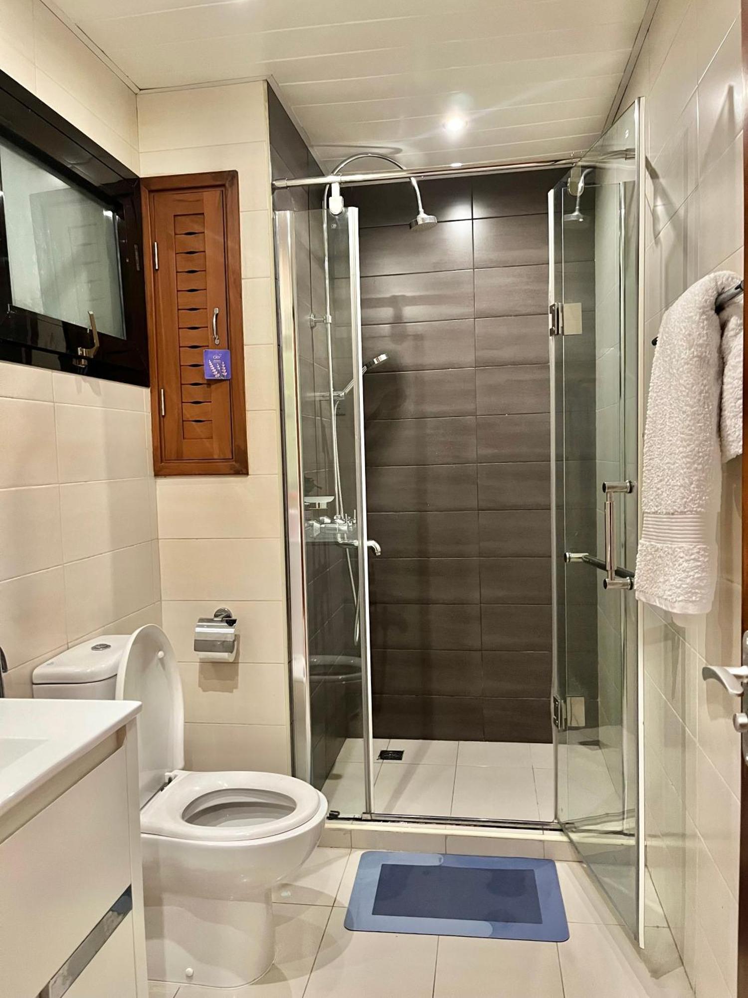Coastalhome 75Inch Tv 5Min Drive To The City & Beach Dar es Salaam Esterno foto
