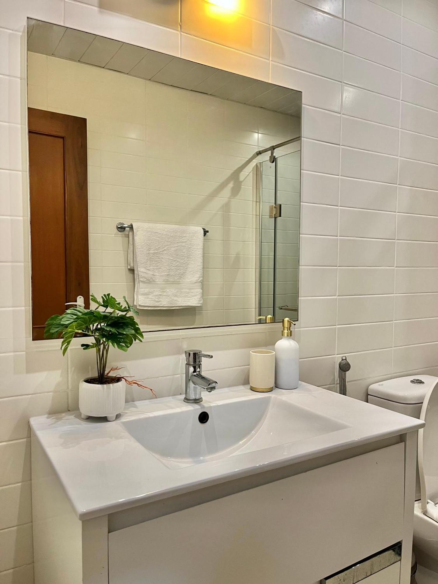 Coastalhome 75Inch Tv 5Min Drive To The City & Beach Dar es Salaam Esterno foto